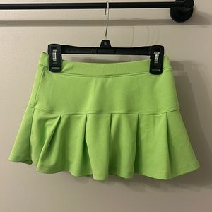 Girls green skirt!! Size M (8/10)